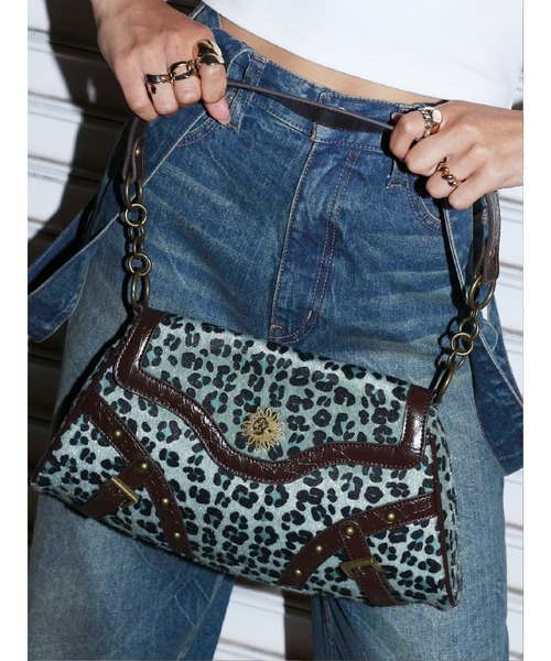 EVRIS(エヴリス)の「スタッズモチーフアニマルハンドBAG(ハンドバッグ・レディース・ブラック/ブルー/ベージュ・FREE)」の3枚目の写真