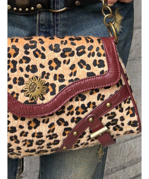 EVRIS(エヴリス)の「スタッズモチーフアニマルハンドBAG(ハンドバッグ・レディース・ブラック/ブルー/ベージュ・FREE)」の9枚目の写真