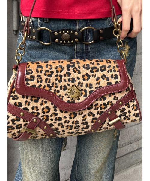 EVRIS(エヴリス)の「スタッズモチーフアニマルハンドBAG(ハンドバッグ・レディース・ブラック/ブルー/ベージュ・FREE)」の8枚目の写真