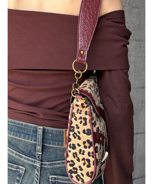 EVRIS(エヴリス)の「スタッズモチーフアニマルハンドBAG(ハンドバッグ・レディース・ブラック/ブルー/ベージュ・FREE)」の11枚目の写真