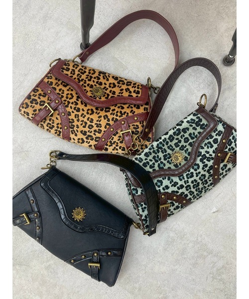 EVRIS(エヴリス)の「スタッズモチーフアニマルハンドBAG(ハンドバッグ・レディース・ブラック/ブルー/ベージュ・FREE)」の13枚目の写真