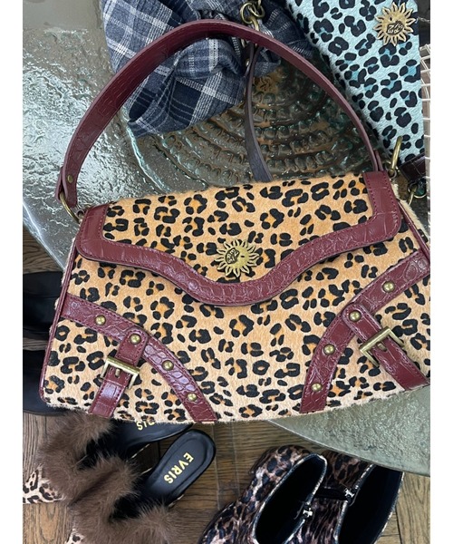 EVRIS(エヴリス)の「スタッズモチーフアニマルハンドBAG(ハンドバッグ・レディース・ブラック/ブルー/ベージュ・FREE)」の14枚目の写真