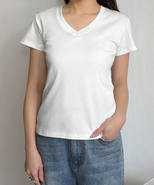 LOWO(ロワ)の「綿混Vネック無地Tシャツ カットソー(Tシャツ/カットソー・レディース・ホワイト/ブラック・2L/L/M)」の2枚目の写真
