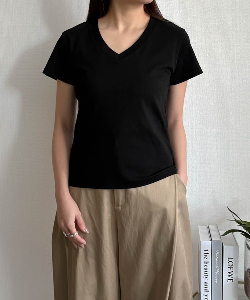 LOWO(ロワ)の「綿混Vネック無地Tシャツ カットソー(Tシャツ/カットソー・レディース・ホワイト/ブラック・2L/L/M)」の1枚目の写真