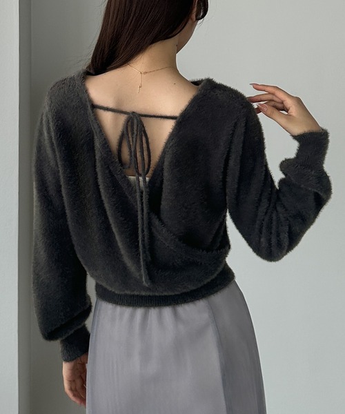 Louere(ルエレ)の「バックオープンニットトップス(ニット/セーター・レディース・アイボリー/ブラック/チャコール・LARGE/MEDIUM)」の3枚目の写真