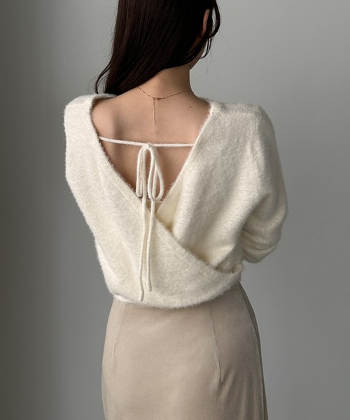 Louere(ルエレ)の「バックオープンニットトップス(ニット/セーター・レディース・アイボリー/ブラック/チャコール・LARGE/MEDIUM)」の9枚目の写真
