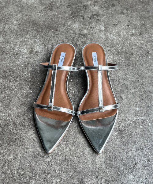 DouDou（ドゥドゥ）の「Tストラップサンダル（サンダル・レディース・ブラック/シルバー・SMALL/MEDIUM/LARGE）」の6枚目の写真