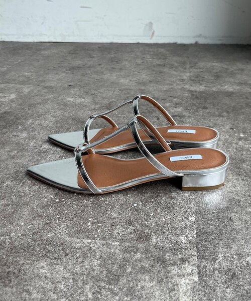 DouDou（ドゥドゥ）の「Tストラップサンダル（サンダル・レディース・ブラック/シルバー・SMALL/MEDIUM/LARGE）」の4枚目の写真