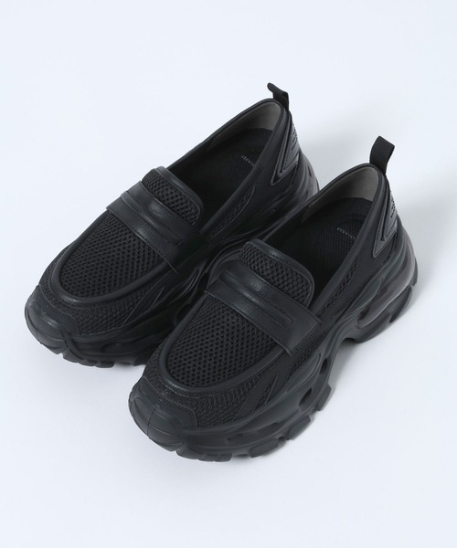 JEANASIS（ジーナシス）の「【抗菌防臭テープ付き】キリカエボリュームローファー/573242（ローファー・レディース・ブラック/ブラウン系その他/ブラック系その他/シルバー系その他・MEDIUM/LARGE）」の2枚目の写真