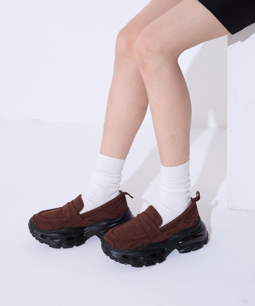 JEANASIS（ジーナシス）の「【抗菌防臭テープ付き】キリカエボリュームローファー/573242（ローファー・レディース・ブラック/ブラウン系その他/ブラック系その他/シルバー系その他・MEDIUM/LARGE）」の3枚目の写真