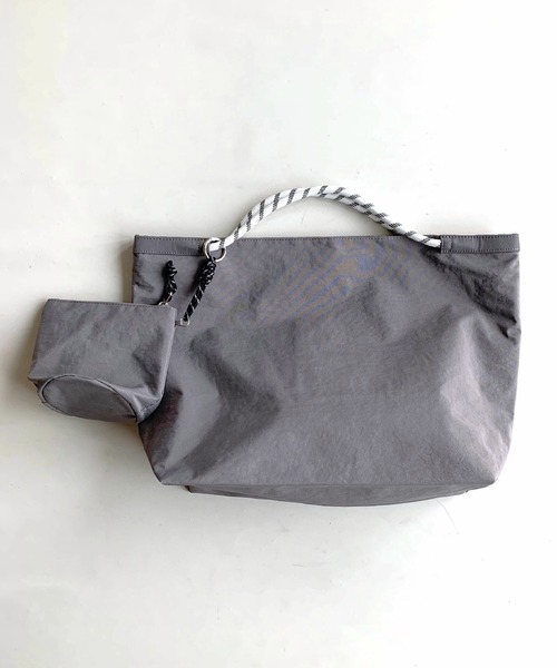 Q（キュー）の「ナイロンパッカブルトート（トートバッグ・レディース・スモークピンク/アイボリー/グレー・ONE SIZE）」の3枚目の写真