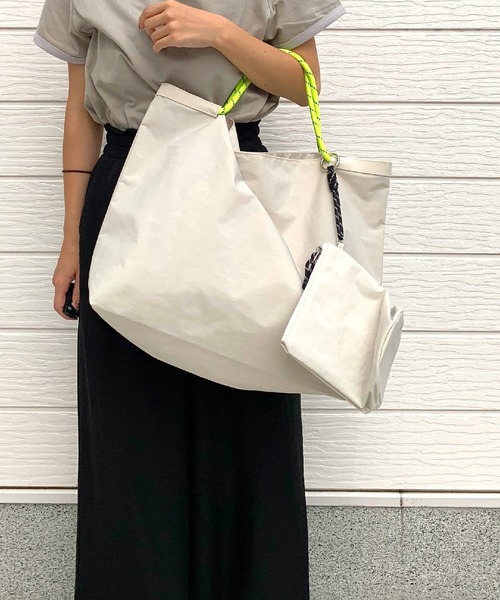 Q（キュー）の「ナイロンパッカブルトート（トートバッグ・レディース・スモークピンク/アイボリー/グレー・ONE SIZE）」の2枚目の写真