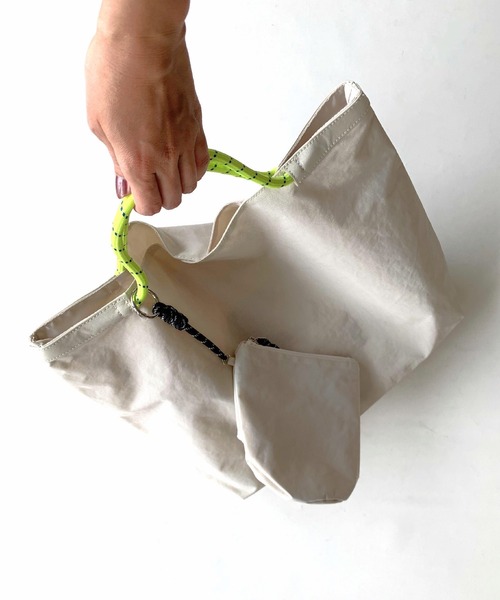 Q（キュー）の「ナイロンパッカブルトート（トートバッグ・レディース・スモークピンク/アイボリー/グレー・ONE SIZE）」の15枚目の写真