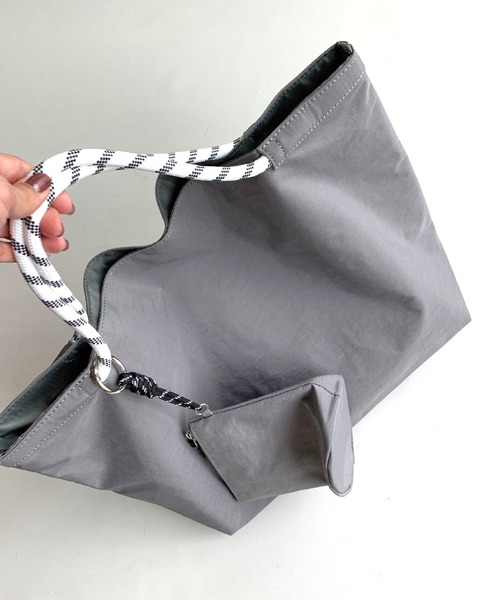 Q（キュー）の「ナイロンパッカブルトート（トートバッグ・レディース・スモークピンク/アイボリー/グレー・ONE SIZE）」の16枚目の写真