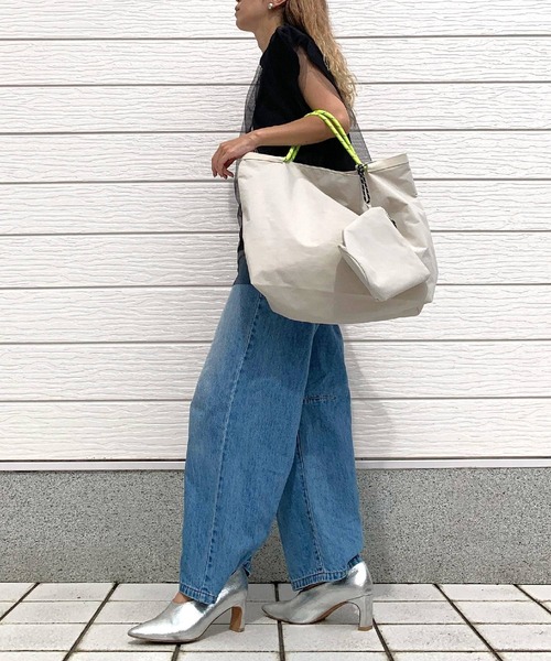 Q（キュー）の「ナイロンパッカブルトート（トートバッグ・レディース・スモークピンク/アイボリー/グレー・ONE SIZE）」の7枚目の写真