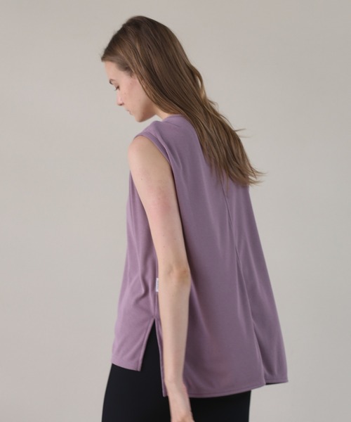 Julier Yoga and Relax（ジュリエヨガアンドリラックス）の「Julier フィールフライスノースリーブトップス（Tシャツ/カットソー・レディース・グレー/ホワイト/ネイビー/ラベンダー・FREE）」の10枚目の写真