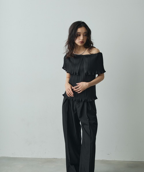 Lunea（ルネア）の「3wayオフショルプリーツメロウトップス（シャツ/ブラウス・レディース・アイボリー/ブラック/ベージュ・FREE）」の5枚目の写真