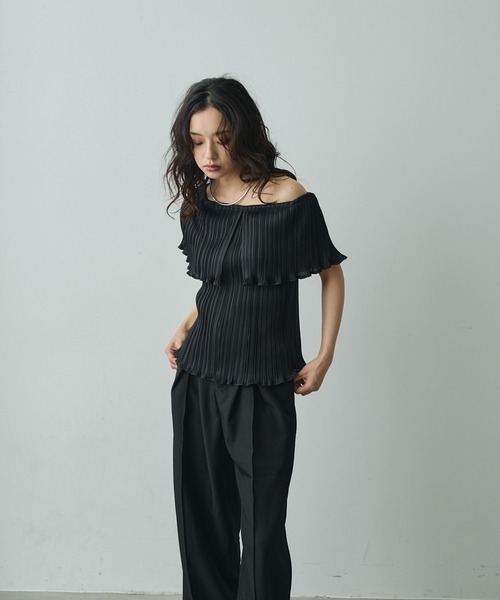 Lunea（ルネア）の「3wayオフショルプリーツメロウトップス（シャツ/ブラウス・レディース・アイボリー/ブラック/ベージュ・FREE）」の6枚目の写真