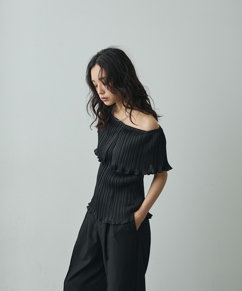 Lunea（ルネア）の「3wayオフショルプリーツメロウトップス（シャツ/ブラウス・レディース・アイボリー/ブラック/ベージュ・FREE）」の7枚目の写真