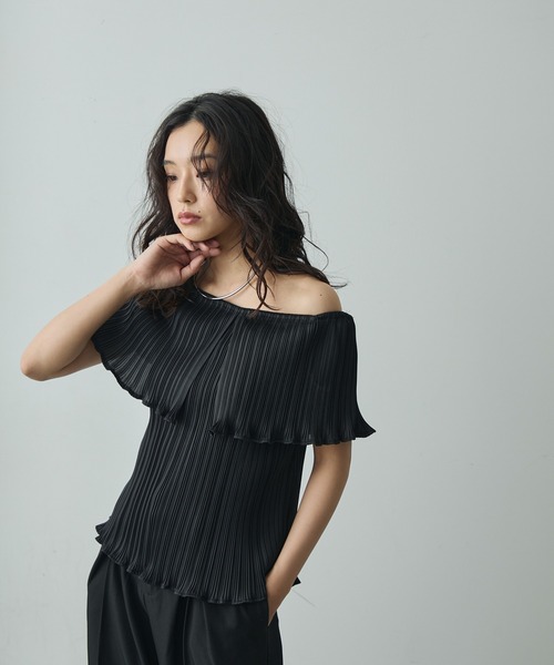 Lunea（ルネア）の「3wayオフショルプリーツメロウトップス（シャツ/ブラウス・レディース・アイボリー/ブラック/ベージュ・FREE）」の8枚目の写真