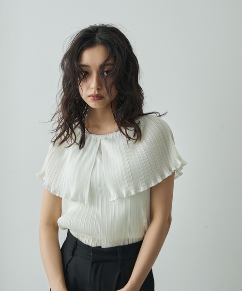 Lunea（ルネア）の「3wayオフショルプリーツメロウトップス（シャツ/ブラウス・レディース・アイボリー/ブラック/ベージュ・FREE）」の16枚目の写真