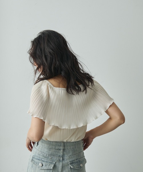 Lunea（ルネア）の「3wayオフショルプリーツメロウトップス（シャツ/ブラウス・レディース・アイボリー/ブラック/ベージュ・FREE）」の14枚目の写真