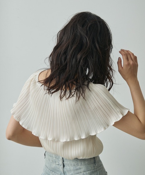 Lunea（ルネア）の「3wayオフショルプリーツメロウトップス（シャツ/ブラウス・レディース・アイボリー/ブラック/ベージュ・FREE）」の15枚目の写真