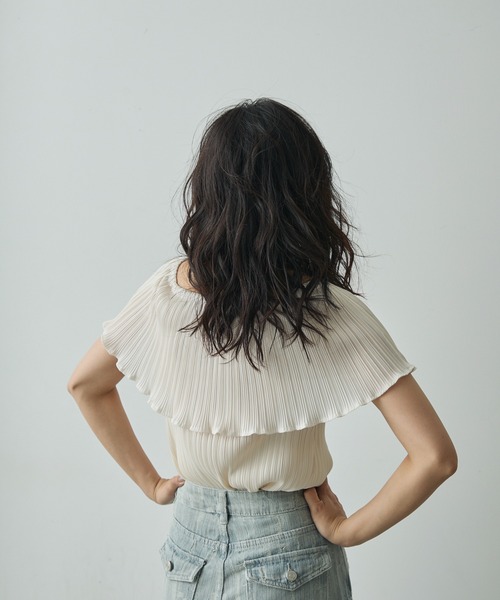 Lunea（ルネア）の「3wayオフショルプリーツメロウトップス（シャツ/ブラウス・レディース・アイボリー/ブラック/ベージュ・FREE）」の9枚目の写真