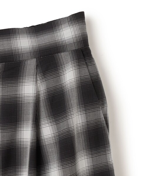 UNFILO(アンフィーロ)の「シアー オンブレーチェック ワイドパンツ(その他パンツ・レディース・ブラック系1・X-LARGE)」の8枚目の写真