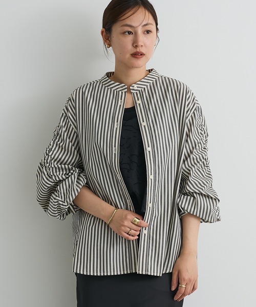 CRAFT STANDARD BOUTIQUE(クラフトスタンダードブティック)の「袖シャーリングバンドカラーシャツ◇(シャツ/ブラウス・レディース・オフホワイト/ベージュ系その他2/グレー系その他2/ブラウン系その他4/ブルー系その他4/チャコールグレー・FREE)」の4枚目の写真