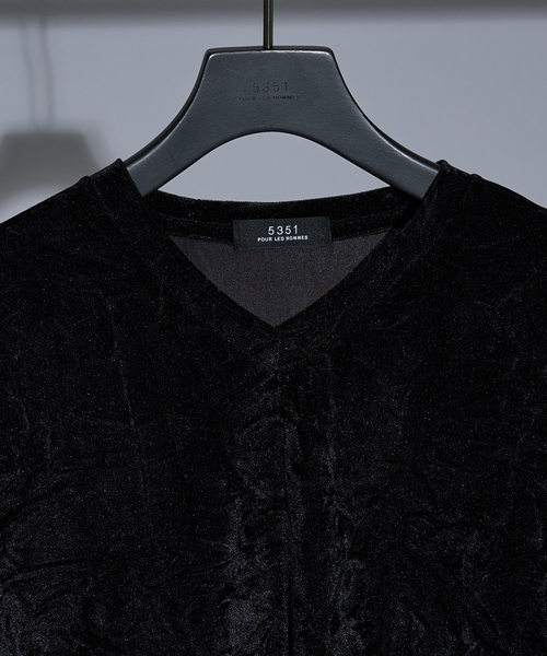 5351 POUR LES HOMMES(ゴーサンゴーイチプールオム)の「クラッシュベロア Vネック 長袖Tシャツ(Tシャツ/カットソー・メンズ・グレー/ブラック・50/48/46/44)」の8枚目の写真