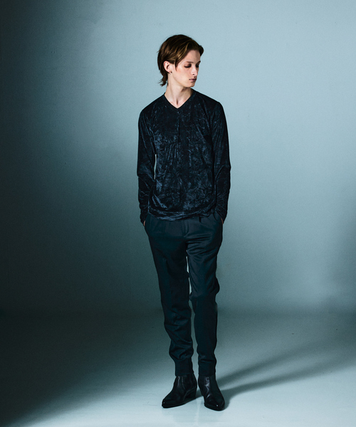 5351 POUR LES HOMMES(ゴーサンゴーイチプールオム)の「クラッシュベロア Vネック 長袖Tシャツ(Tシャツ/カットソー・メンズ・グレー/ブラック・50/48/46/44)」の11枚目の写真