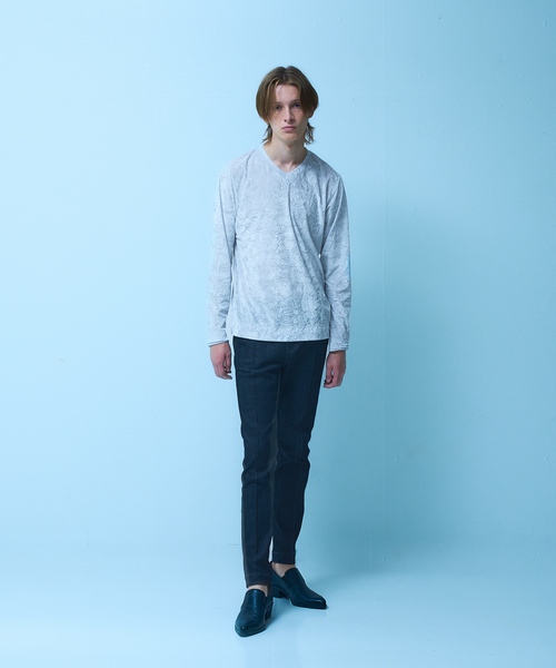 5351 POUR LES HOMMES(ゴーサンゴーイチプールオム)の「クラッシュベロア Vネック 長袖Tシャツ(Tシャツ/カットソー・メンズ・グレー/ブラック・50/48/46/44)」の16枚目の写真