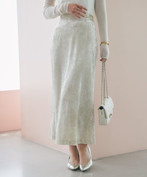 La boutique BonBon（ラブティックボンボン）の「ベロアロングナロースカート（スカート・レディース・ライトグレー/ライトベージュ/オフホワイト・38/36）」の3枚目の写真