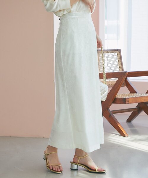 La boutique BonBon（ラブティックボンボン）の「ベロアロングナロースカート（スカート・レディース・ライトグレー/ライトベージュ/オフホワイト・38/36）」の5枚目の写真