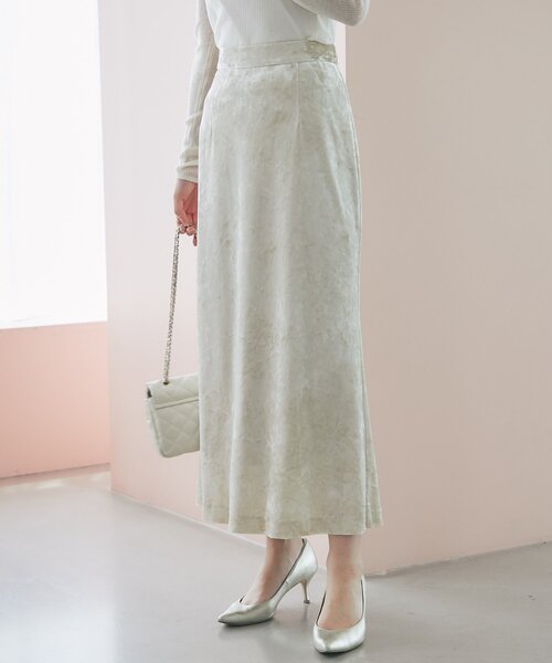 La boutique BonBon（ラブティックボンボン）の「ベロアロングナロースカート（スカート・レディース・ライトグレー/ライトベージュ/オフホワイト・38/36）」の13枚目の写真