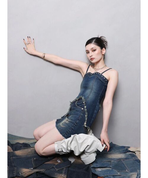 EVRIS（エヴリス）の「スタッズモチーフデニムキャミ【セットアップ着用可能】（キャミソール・レディース・ライトブルー/インディゴブルー・FREE）」の6枚目の写真