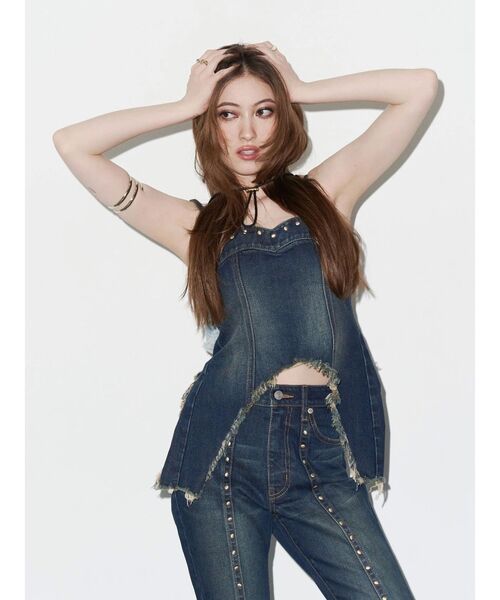 EVRIS（エヴリス）の「スタッズモチーフデニムキャミ【セットアップ着用可能】（キャミソール・レディース・ライトブルー/インディゴブルー・FREE）」の8枚目の写真