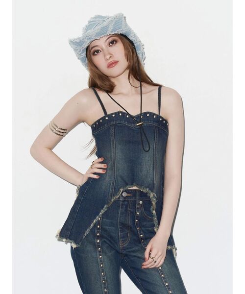 EVRIS（エヴリス）の「スタッズモチーフデニムキャミ【セットアップ着用可能】（キャミソール・レディース・ライトブルー/インディゴブルー・FREE）」の9枚目の写真