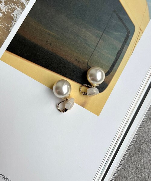 DouDou（ドゥドゥ）の「【インフルエンサーOKOCHI企画】14ｍｍパールイヤリング（ピアス（両耳用）・レディース・ゴールド・FREE）」の4枚目の写真