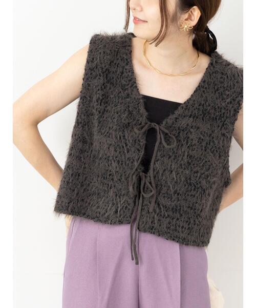 Te chichi TERRASSE（テチチテラス）の「ポンポンヤーンニットショートベスト（ベスト・レディース・ブルー/チャコールグレー/ベージュ/グレー・F）」の2枚目の写真