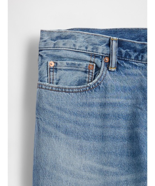 GAP（ギャップ）の「リラックスフィット ストレートデニム（デニムパンツ・メンズ・ライトインディゴブルー・32W 30L/30W 30L/29W 30L/28W 30L/36W 32L/34W 32L/33W 32L/32W 32L/31W 32L/31W 30L）」の4枚目の写真