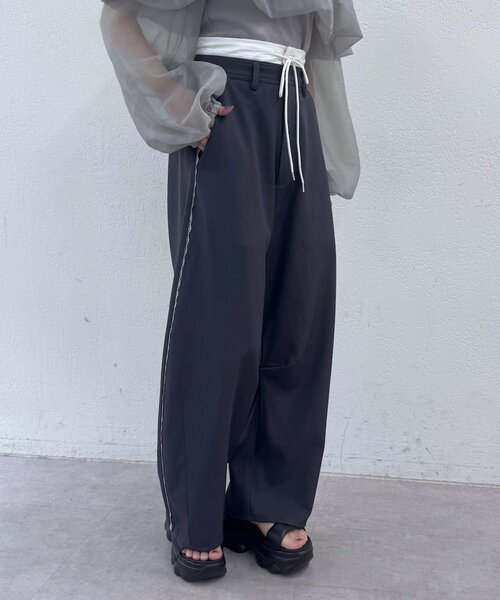 mline（エムライン）の「[mline]レイヤード スラックス（その他パンツ・レディース・チャコールグレー/ベージュ/ブラウン・1/2）」の4枚目の写真