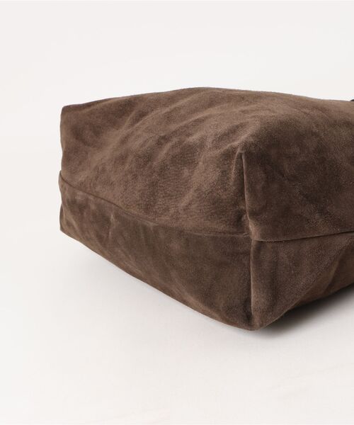 hobo（ホーボー）の「【hobo / ホーボー】 AZUMA SHOULDER BAG M PIG SUEDE（ショルダーバッグ・メンズ・グリーン/ダークブラウン/チャコール/オレンジ・FREE）」の6枚目の写真