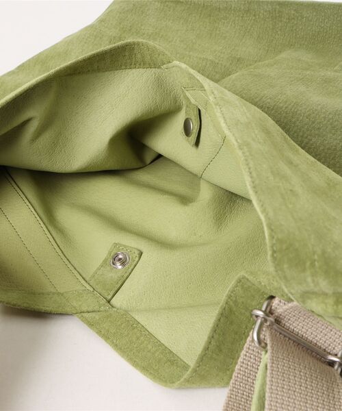 hobo（ホーボー）の「【hobo / ホーボー】 AZUMA SHOULDER BAG M PIG SUEDE（ショルダーバッグ・メンズ・グリーン/ダークブラウン/チャコール/オレンジ・FREE）」の8枚目の写真