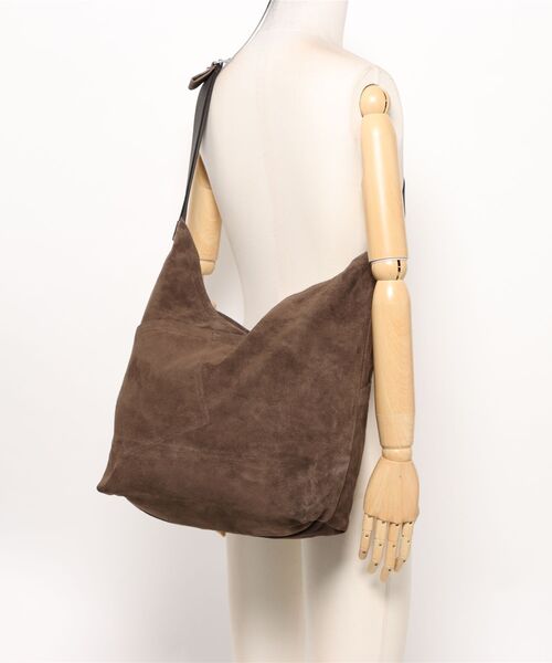 hobo（ホーボー）の「【hobo / ホーボー】 AZUMA SHOULDER BAG M PIG SUEDE（ショルダーバッグ・メンズ・グリーン/ダークブラウン/チャコール/オレンジ・FREE）」の5枚目の写真
