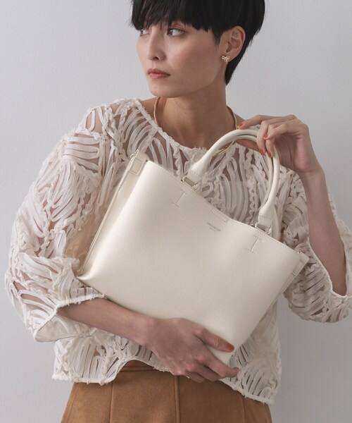 OPAQUE.CLIP（オペークドットクリップ）の「【2WAY/人間工学】ソフトシュリンク合皮ミドルサイズトートバッグ（トートバッグ・レディース・ベージュ/アイボリー/ブラック・00）」の4枚目の写真