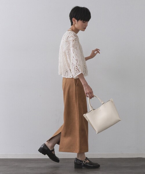 OPAQUE.CLIP（オペークドットクリップ）の「【2WAY/人間工学】ソフトシュリンク合皮ミドルサイズトートバッグ（トートバッグ・レディース・ベージュ/アイボリー/ブラック・00）」の5枚目の写真