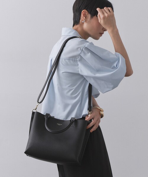 OPAQUE.CLIP（オペークドットクリップ）の「【2WAY/人間工学】ソフトシュリンク合皮ミドルサイズトートバッグ（トートバッグ・レディース・ベージュ/アイボリー/ブラック・00）」の6枚目の写真