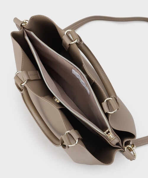 OPAQUE.CLIP（オペークドットクリップ）の「【2WAY/人間工学】ソフトシュリンク合皮ミドルサイズトートバッグ（トートバッグ・レディース・ベージュ/アイボリー/ブラック・00）」の20枚目の写真